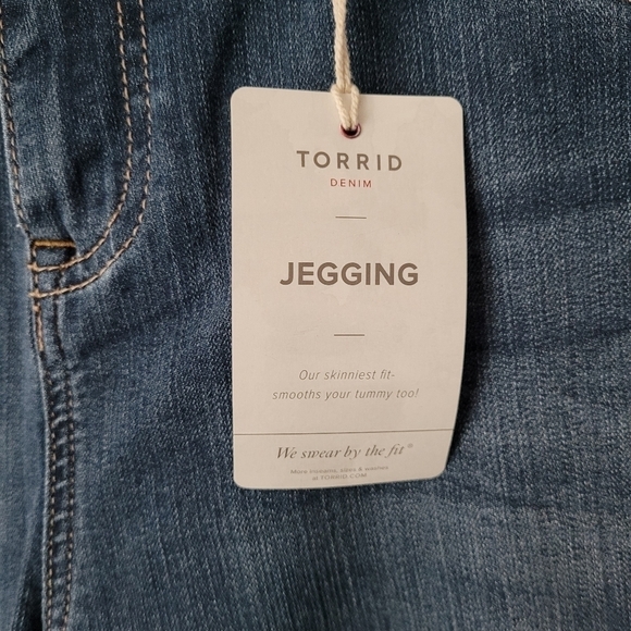 Torrid Jegging Super Stretch Medium Wash - Picture 6 of 8